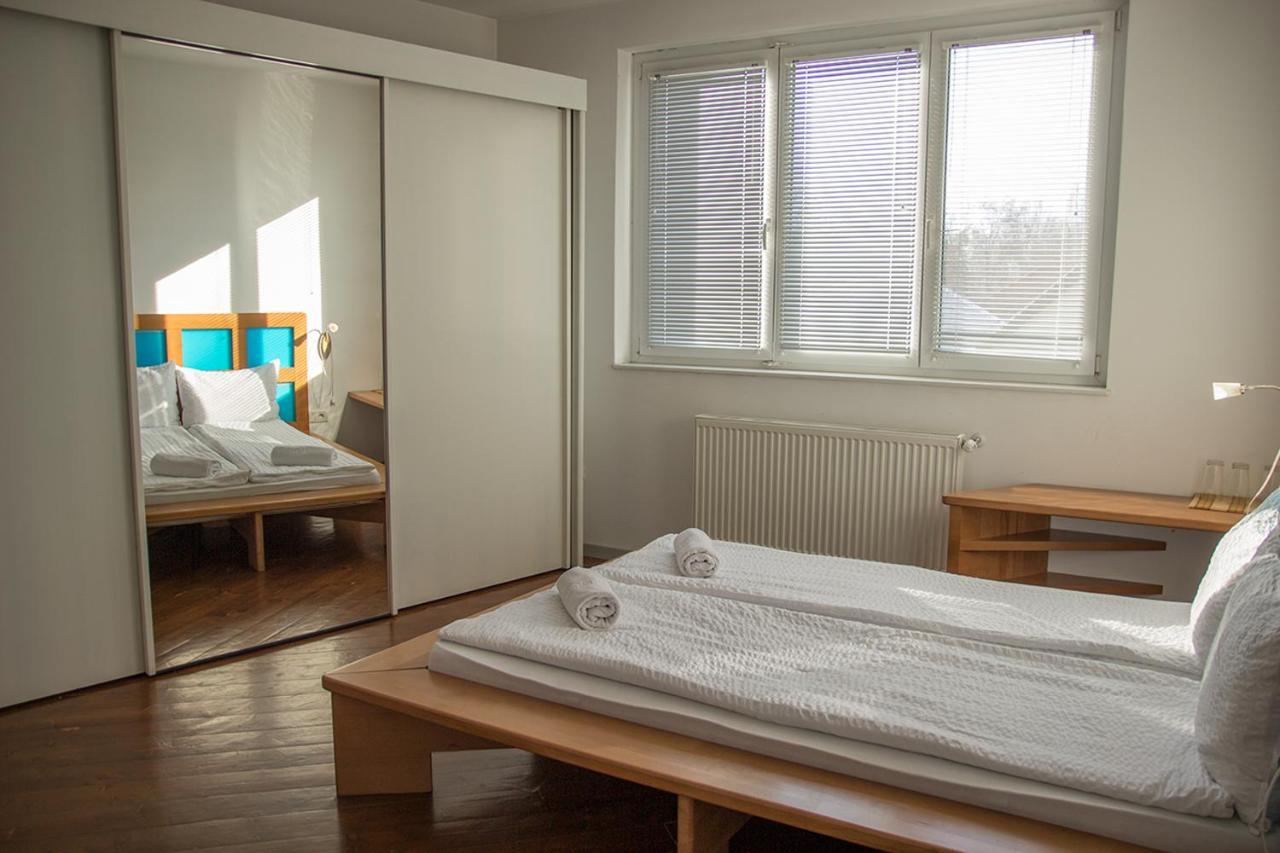 The Zen Hotel - Posticum Oradea Extérieur photo