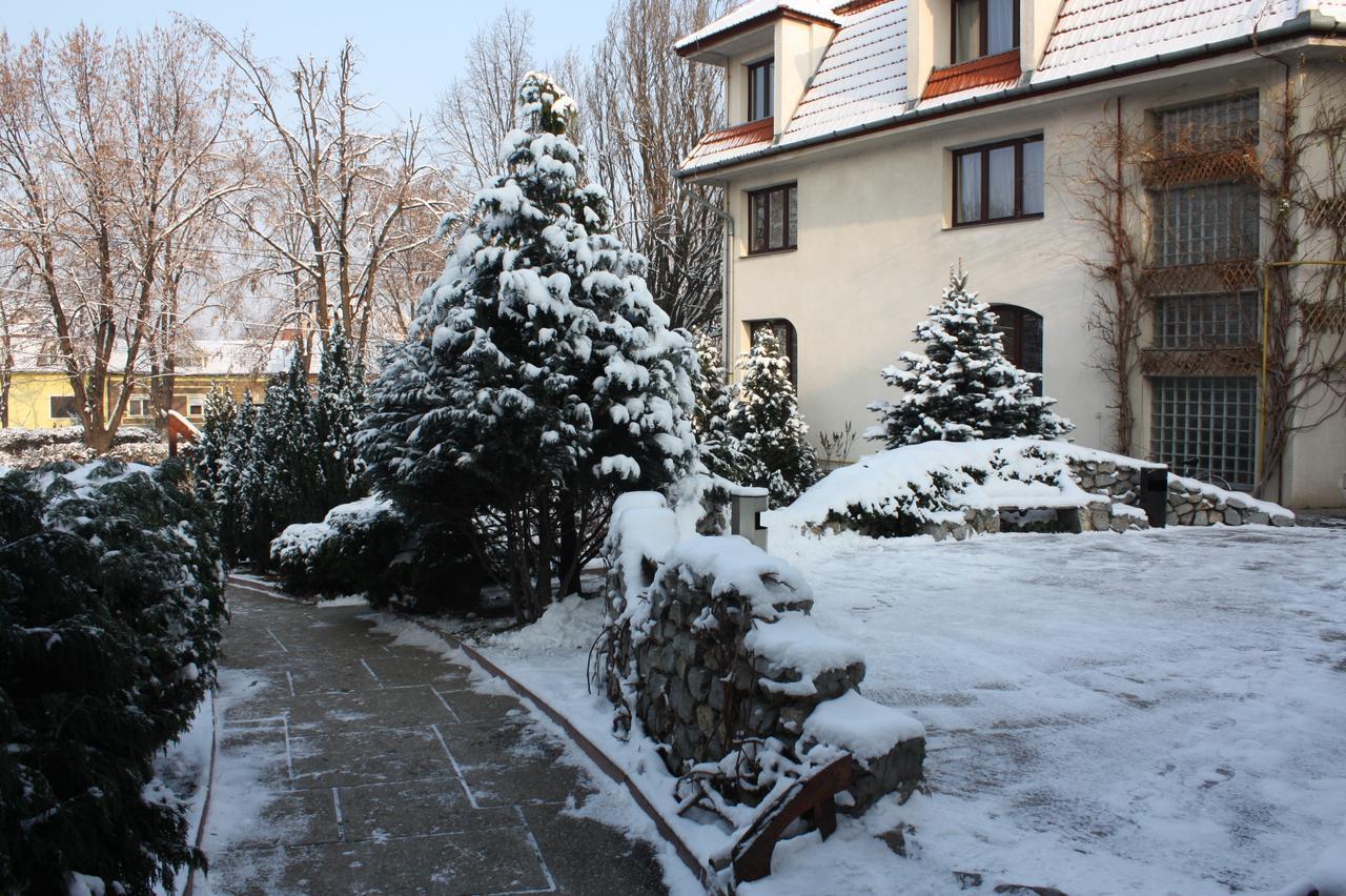 The Zen Hotel - Posticum Oradea Extérieur photo